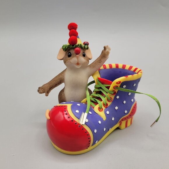 Charming Tails "Laughter Is Good For The Sole" Figurine Mouse With Clown Shoe - Picture 1 of 8